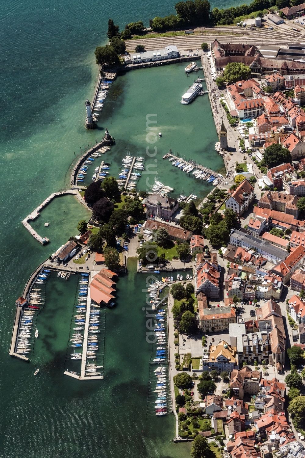 Aerial photograph Lindau (Bodensee) - Village on the banks of the area Lake Constance in Lindau (Bodensee) in the state Bavaria, Germany