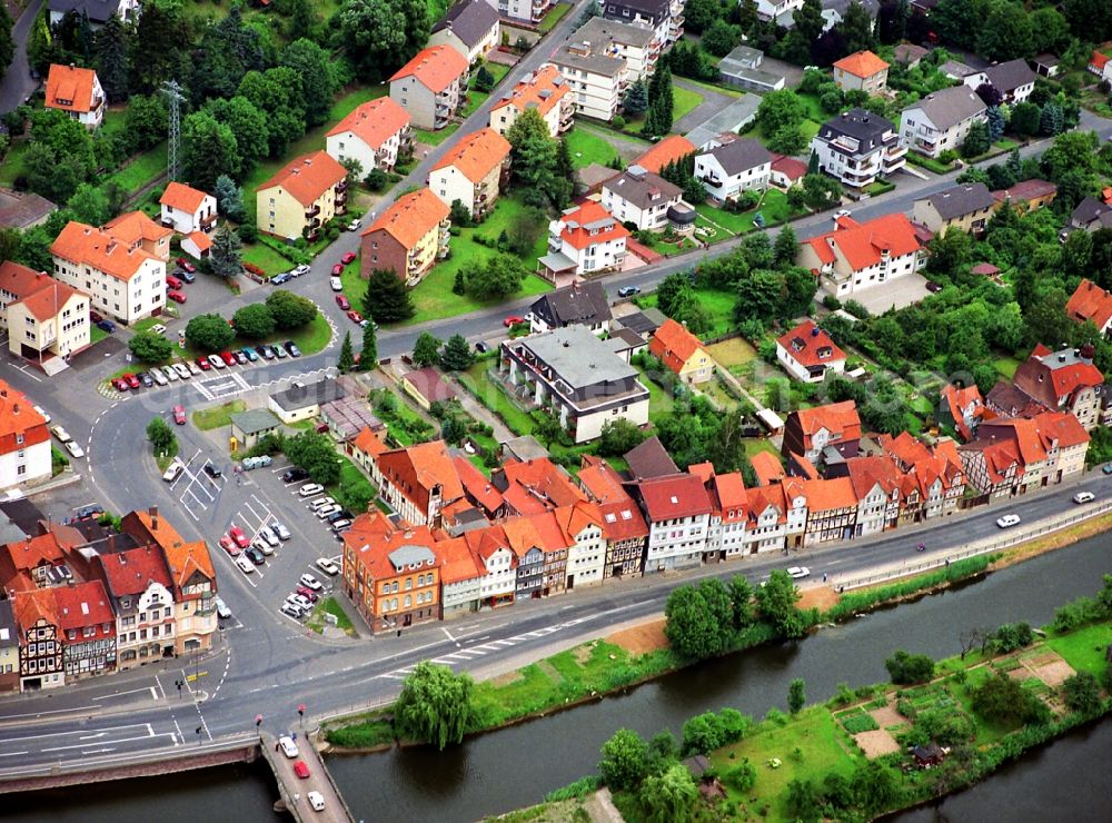 Aerial image Hann. Münden - Village on the banks of the area des Werra - Nebenarm am Uferbereich der Steinstrasse - river course in Hann. Muenden in the state Lower Saxony