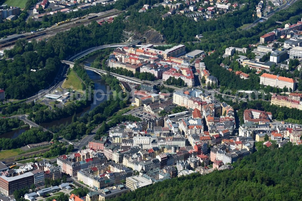 Aerial photograph Karlovy Vary - Karlsbad - Village on the banks of the area Eger - river course in Karlovy Vary - Karlsbad in Cechy - Boehmen, Czech Republic