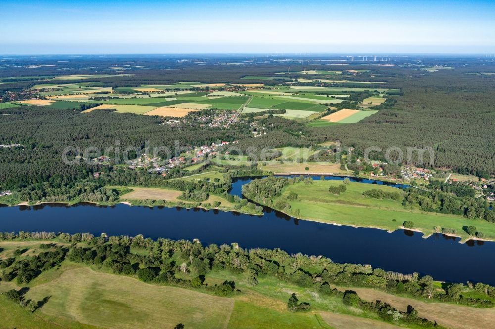 Aerial image Bleckede - Village on the banks of the area Elbe - river course in Alt Garge in the state Lower Saxony, Germany