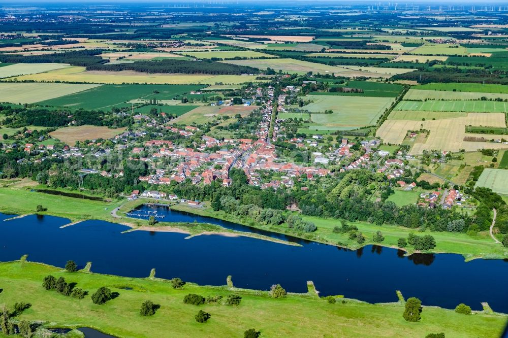 Aerial photograph Arneburg - Village on the banks of the area Elbe - river course in Arneburg in the state Saxony-Anhalt, Germany