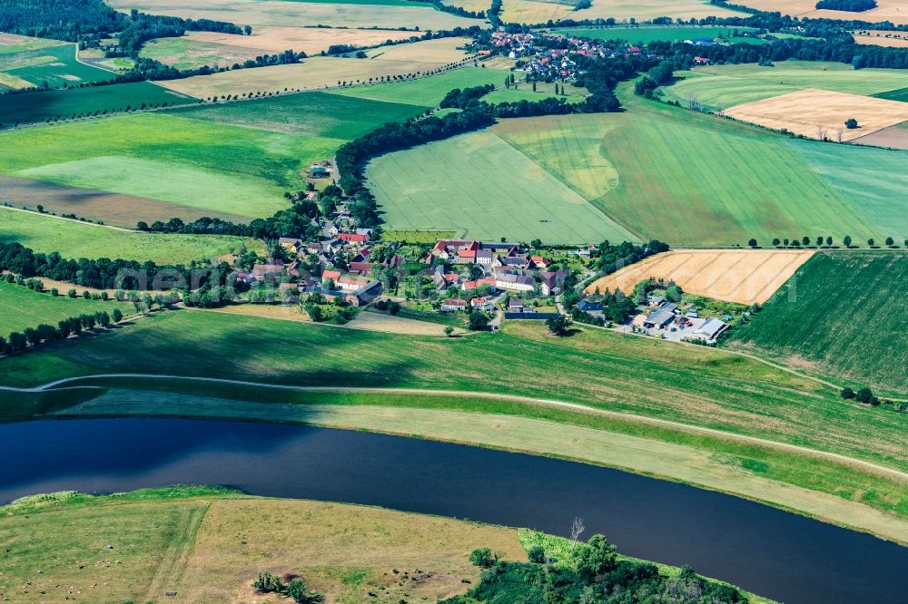 Aerial photograph Döbeltitz - Village on the banks of the area Elbe - river course in Doebeltitz in the state Saxony, Germany