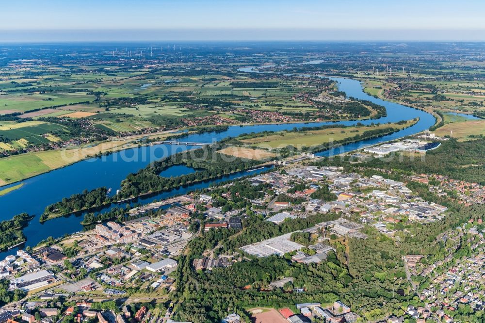 Aerial image Geesthacht - Village on the banks of the area Elbe - river course in Geesthacht in the state Schleswig-Holstein, Germany