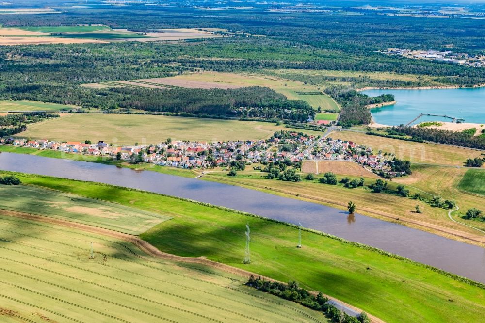 Aerial photograph Gohlis - Village on the banks of the area Elbe - river course in Gohlis in the state Saxony, Germany