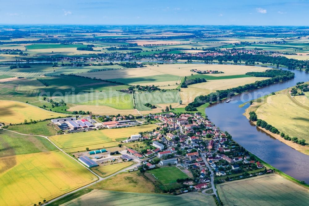 Aerial image Kreinitz - Village on the banks of the area Elbe - river course in Kreinitz in the state Saxony, Germany