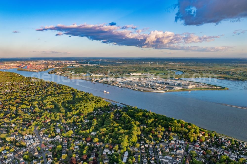 Hamburg from above - Village on the banks of the area Elbe - river course in the district Nienstedten in Hamburg, Germany