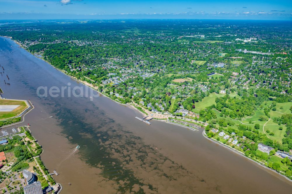 Aerial image Hamburg - Village on the banks of the area Elbe - river course in the district Nienstedten in Hamburg, Germany