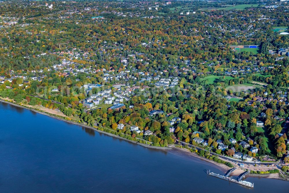 Aerial image Hamburg - Village on the banks of the area Elbe - river course in the district Nienstedten in Hamburg, Germany