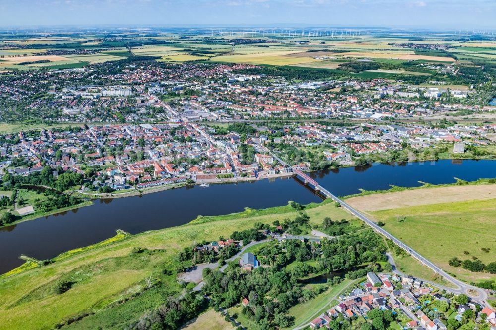 Aerial image Schönebeck (Elbe) - Village on the banks of the area Elbe - river course in Schoenebeck (Elbe) in the state Saxony-Anhalt, Germany