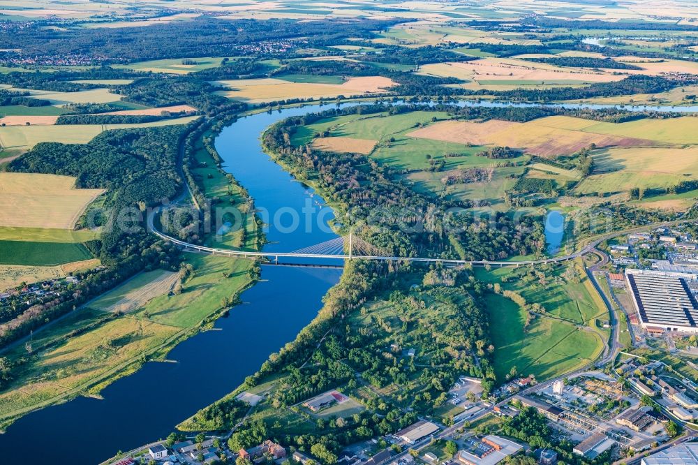 Schönebeck (Elbe) from the bird's eye view: Village on the banks of the area Elbe - river course in Schoenebeck (Elbe) in the state Saxony-Anhalt, Germany