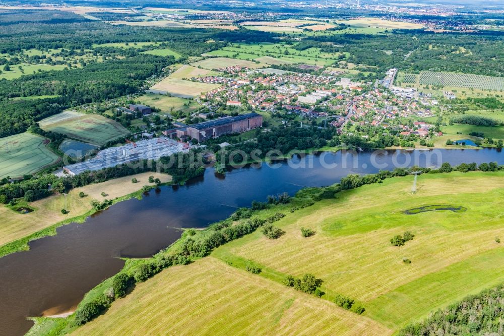 Vockerode from the bird's eye view: Village on the banks of the area Elbe - river course in Vockerode in the state Saxony-Anhalt, Germany