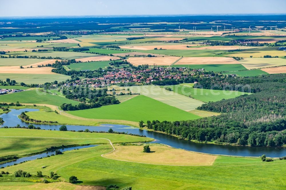 Aerial photograph Wartenburg - Village on the banks of the area Elbe - river course in Wartenburg in the state Saxony-Anhalt, Germany