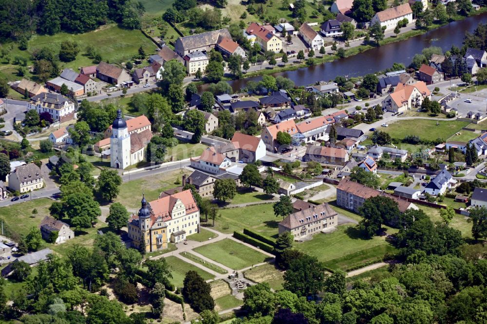 Thallwitz from the bird's eye view: Village on the banks of the area - river course in Thallwitz in the state Saxony, Germany