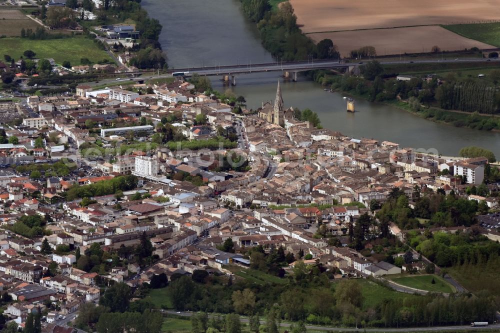 Aerial image Langon - Village on the banks of the area Garonne - river course in Langon in Aquitaine Limousin Poitou-Charentes, France