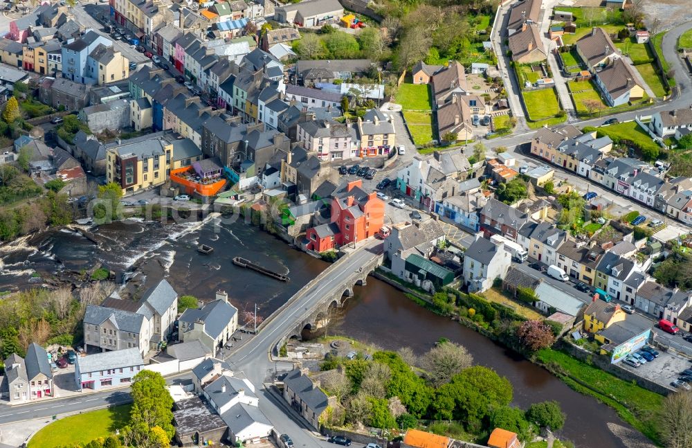 Aerial photograph Ennistimon - Village on the banks of the area Inagh River - river course in Ennistimon in Clare, Ireland