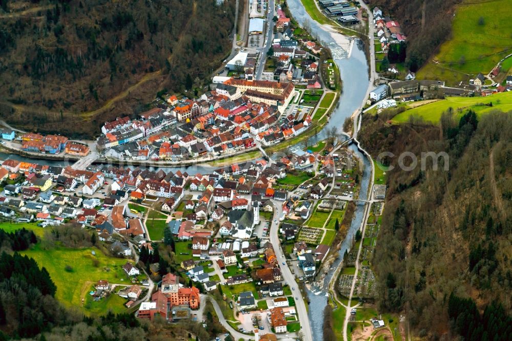 Aerial photograph Wolfach - Village on the banks of the area Kinzig - river course in Wolfach in the state Baden-Wuerttemberg, Germany