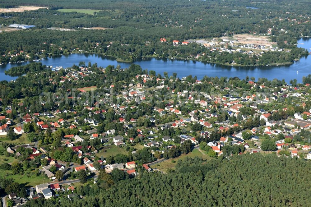 Königs Wusterhausen from the bird's eye view: Village on the banks of the area Krimnicksee - Kruepelsee in Koenigs Wusterhausen in the state Brandenburg