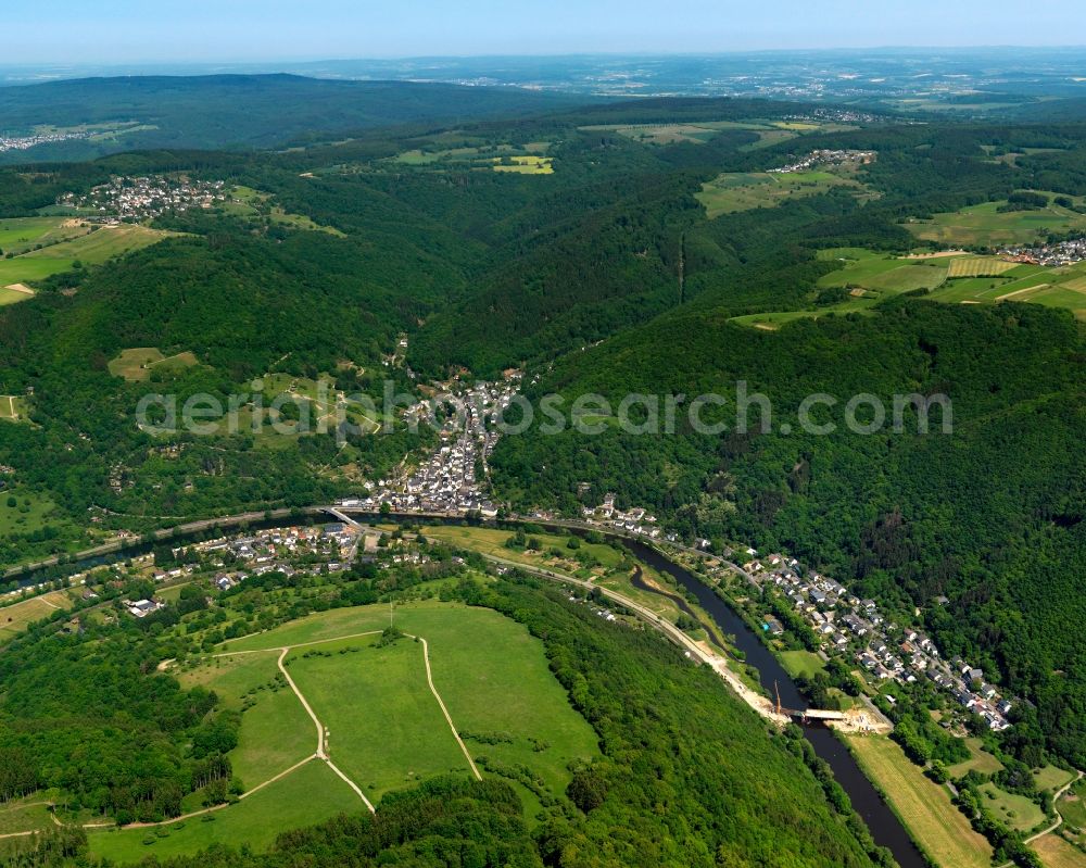 Aerial photograph Dausenau - Village on the banks of the area Lahn - river course in Dausenau in the state Rhineland-Palatinate