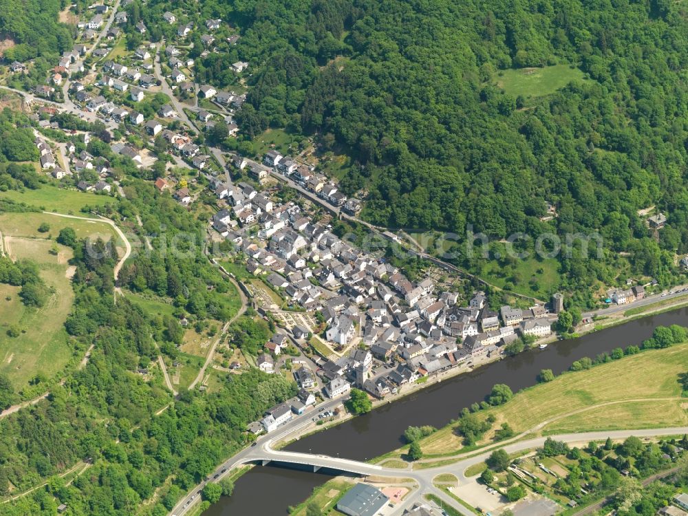 Aerial image Dausenau - Village on the banks of the area Lahn - river course in Dausenau in the state Rhineland-Palatinate