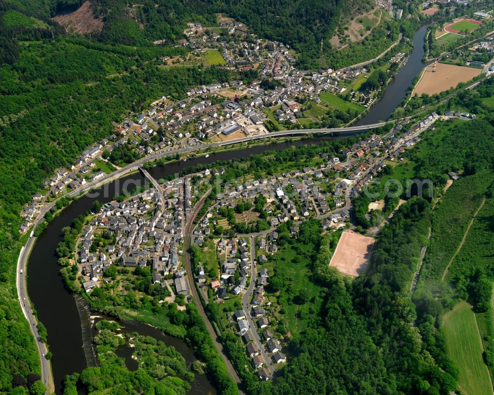 Nievern from the bird's eye view: Village on the banks of the area Lahn - river course in Nievern in the state Rhineland-Palatinate