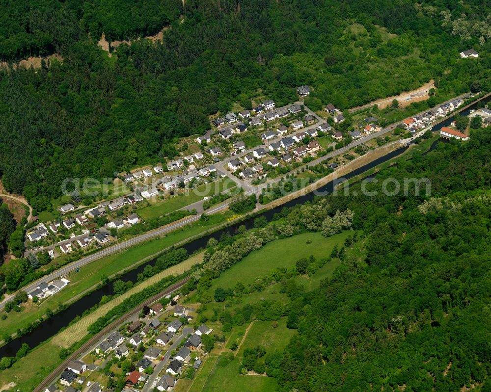 Aerial image Oberau, Fachbach - Village on the banks of the area Lahn - river course in Oberau, Fachbach in the state Rhineland-Palatinate