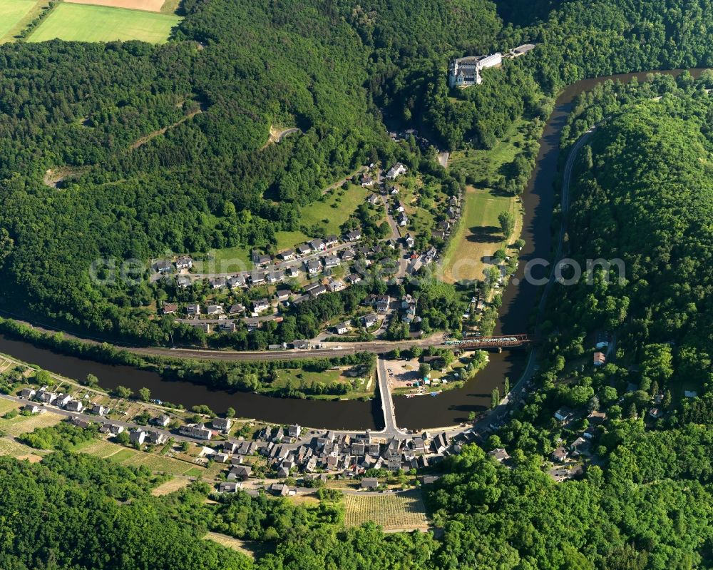 Obernhof from above - Village on the banks of the area Lahn - river course in Obernhof in the state Rhineland-Palatinate