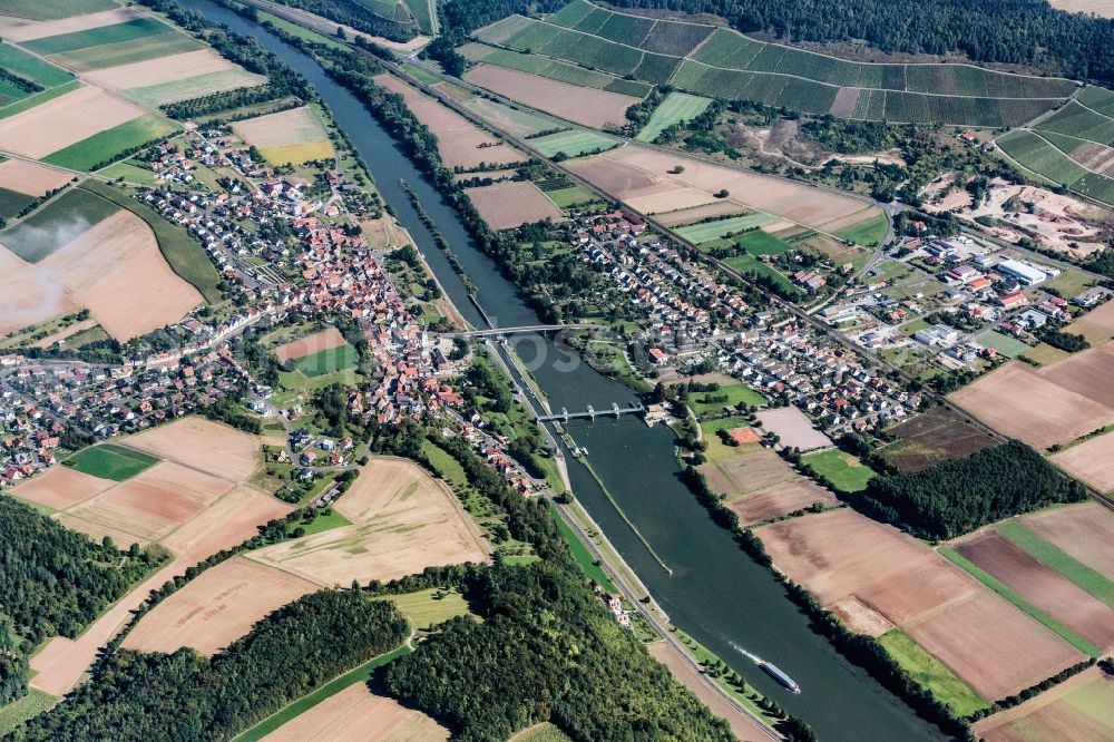 Aerial image Himmelstadt - Village on the banks of the area Main - river course in Himmelstadt in the state Bavaria