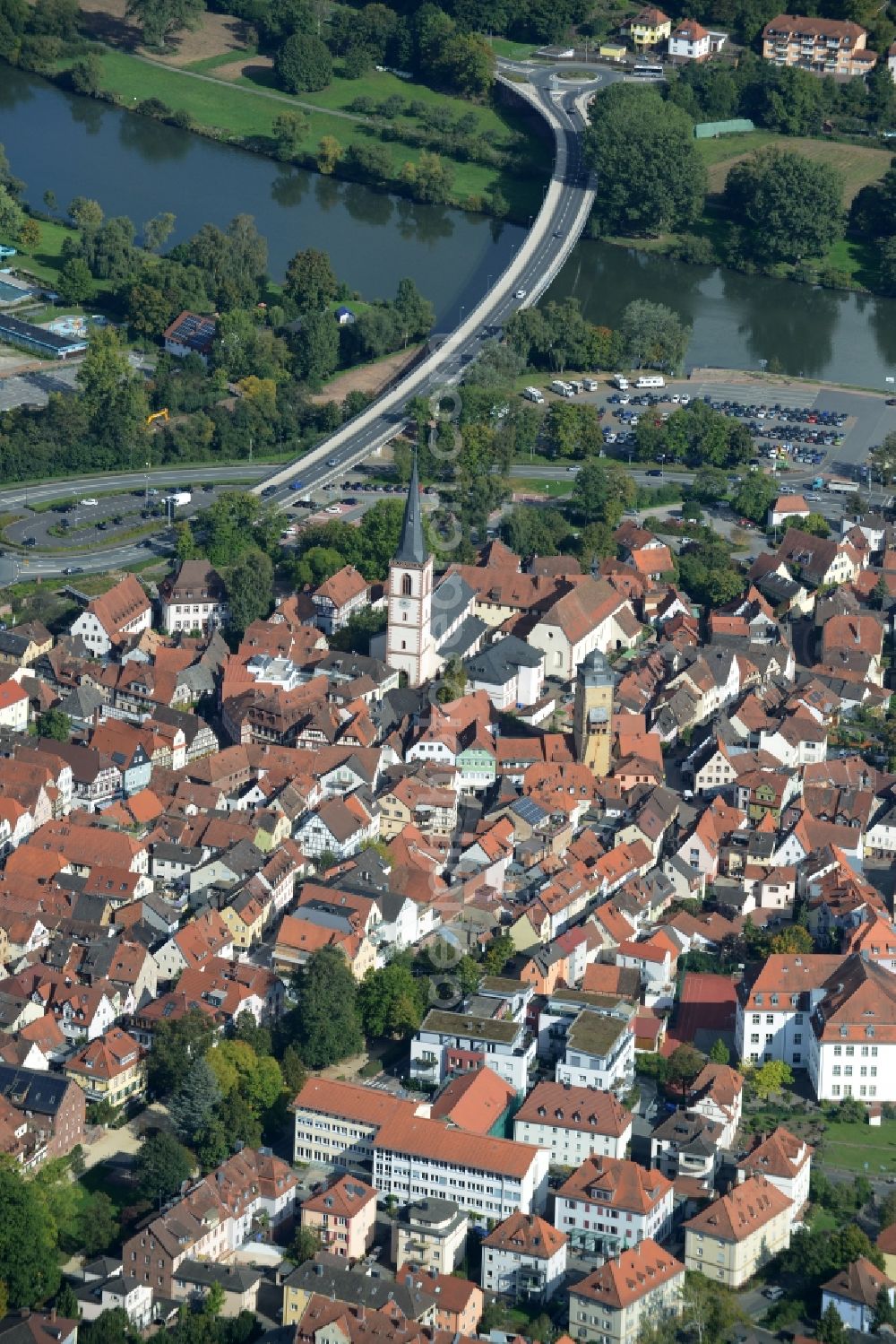 Aerial photograph Lohr am Main - Village on the banks of the area Main - river course in Lohr am Main in the state Bavaria