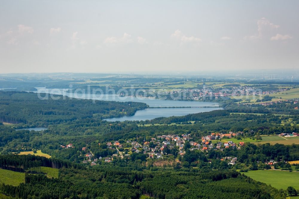 Völlinghausen from the bird's eye view: Village on the banks of the area Moehnesee in Voellinghausen in the state North Rhine-Westphalia