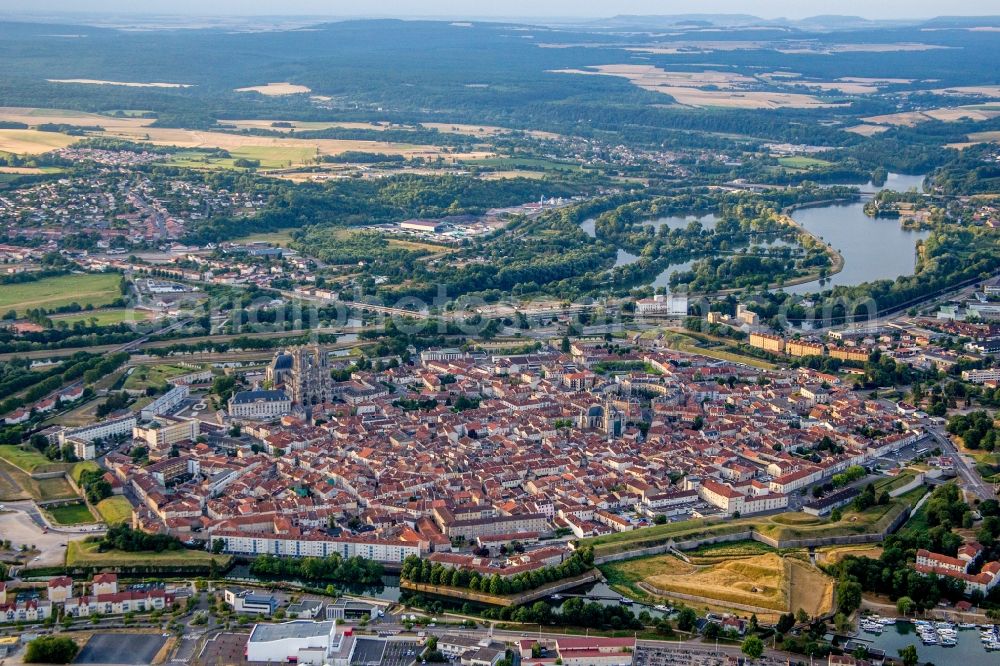 Aerial photograph Toul - Village on the banks of the area Mosel - river course in Toul in Grand Est, France