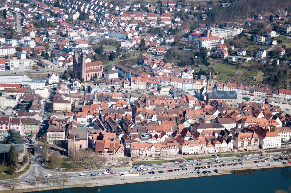 Aerial image Eberbach - Village on the banks of the area Neckar - river course in Eberbach in the state Baden-Wuerttemberg