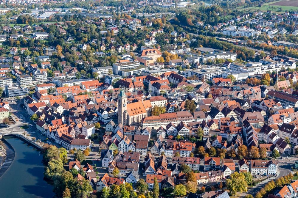 Nürtingen from the bird's eye view: Village on the banks of the area Neckar - river course in Nuertingen in the state Baden-Wurttemberg, Germany