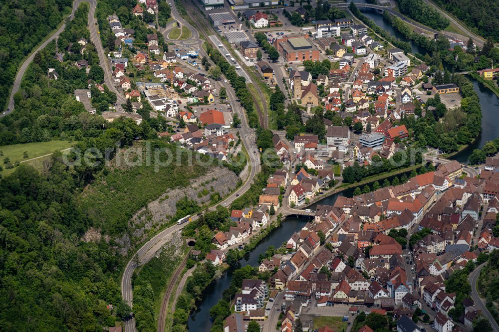 Aerial photograph Sulz am Neckar - Village on the banks of the area Neckar - river course in Sulz am Neckar in the state Baden-Wuerttemberg, Germany