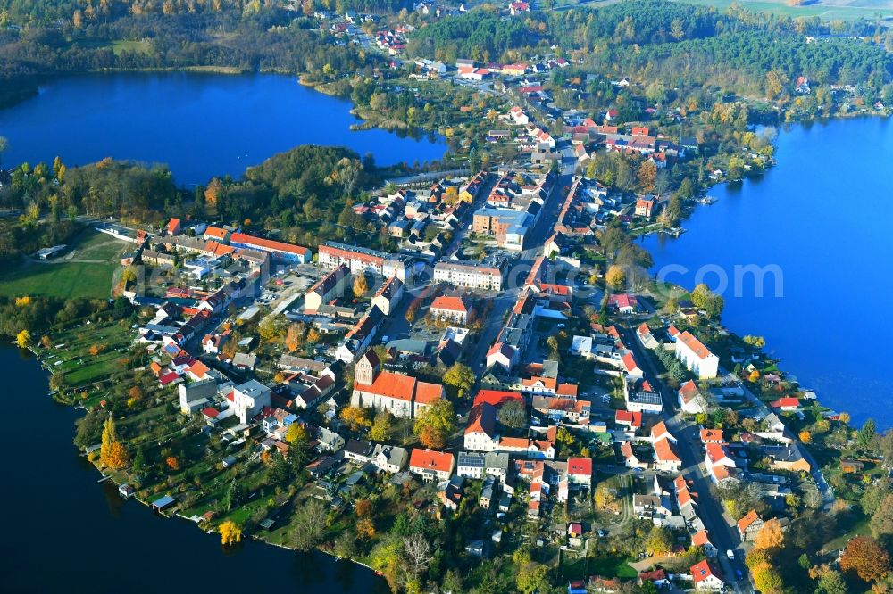 Aerial photograph Lychen - Village on the banks of the area Oberofuhl See - Nesselpfuhl - Stadtsee in Lychen in the state Brandenburg