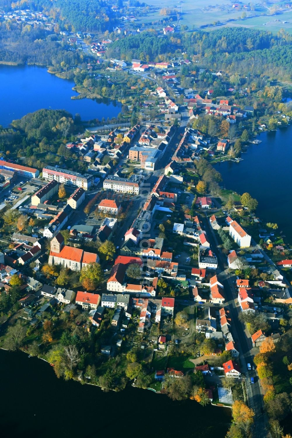 Lychen from the bird's eye view: Village on the banks of the area Oberofuhl See - Nesselpfuhl - Stadtsee in Lychen in the state Brandenburg