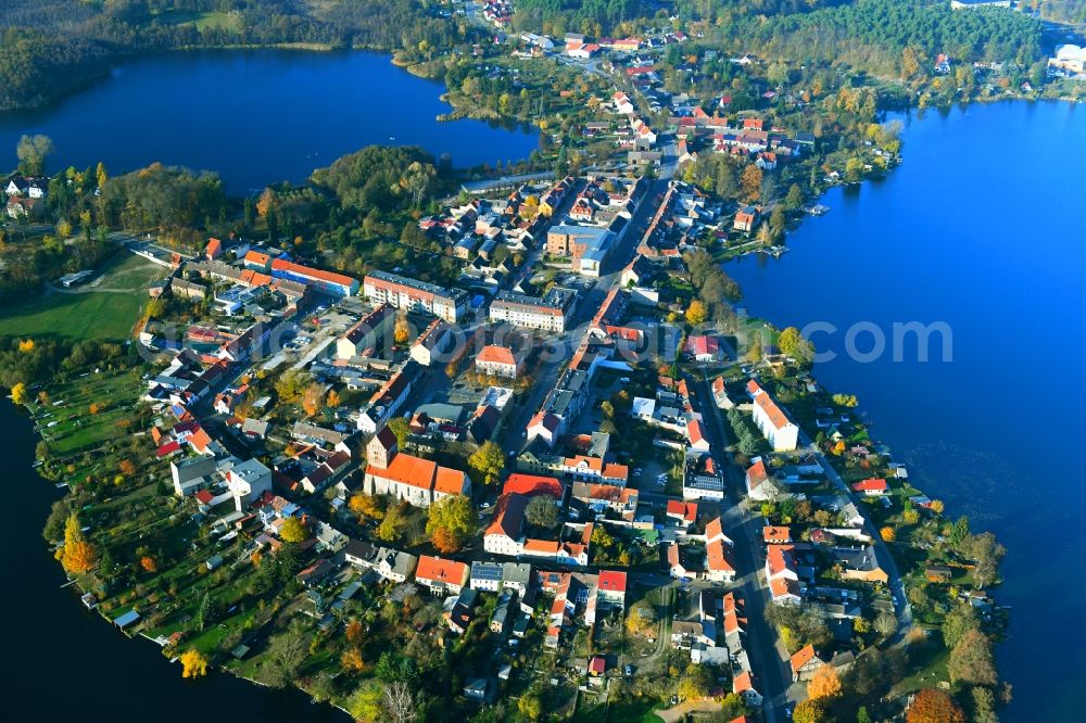 Aerial image Lychen - Village on the banks of the area Oberofuhl See - Nesselpfuhl - Stadtsee in Lychen in the state Brandenburg