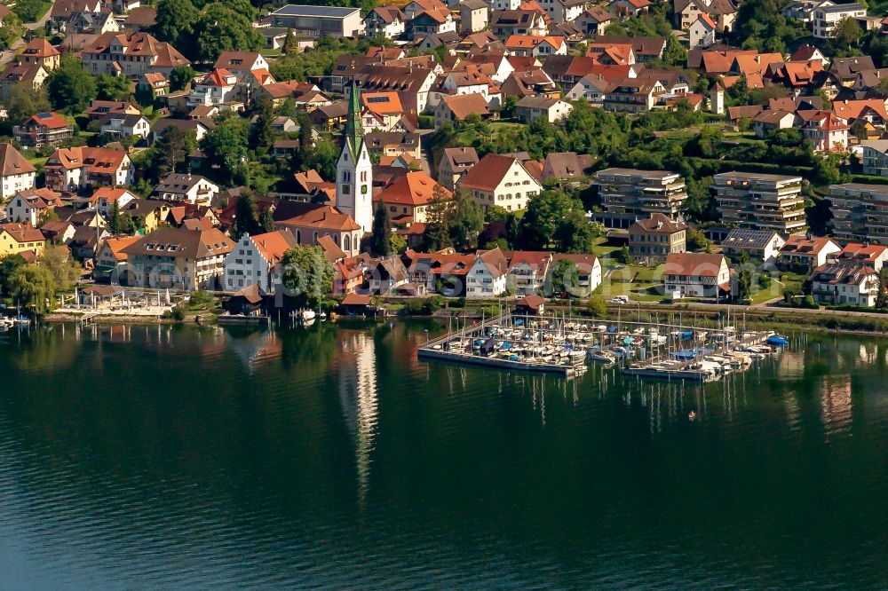 Sipplingen from the bird's eye view: Village on the banks of the area Obersee - Bodensee in Sipplingen in the state Baden-Wuerttemberg