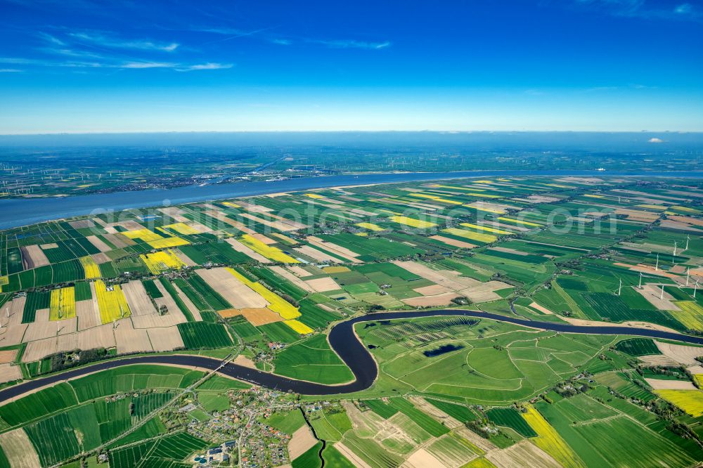 Aerial photograph Geversdorf - Village on the banks of the area Oste - river course in Geversdorf in the state Lower Saxony, Germany