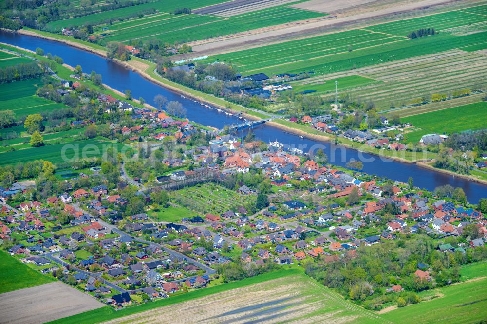 Oberndorf from the bird's eye view: Town center on the banks of the Oste river course in Oberndorf in the state Lower Saxony, Germany