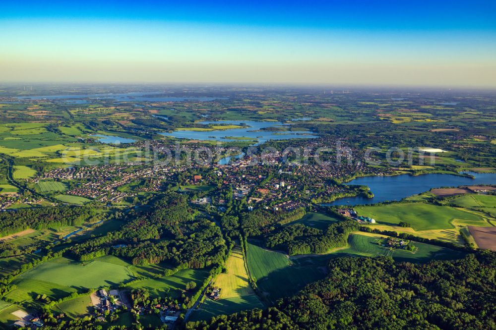 Preetz from above - Village on the banks of the area lake Postsee und Schwentine See on street Gartenstrasse in Preetz in the state Schleswig-Holstein, Germany