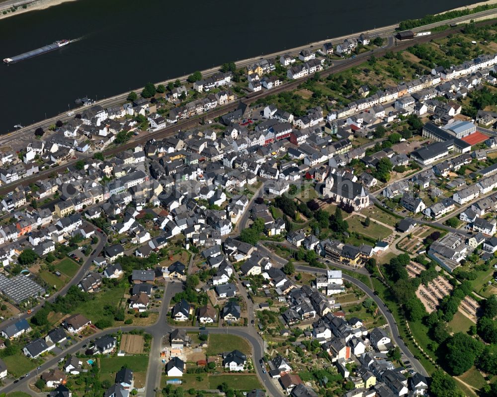 Bad Salzig, Boppard from the bird's eye view: Village on the banks of the area Rhine - river course in Bad Salzig, Boppard in the state Rhineland-Palatinate