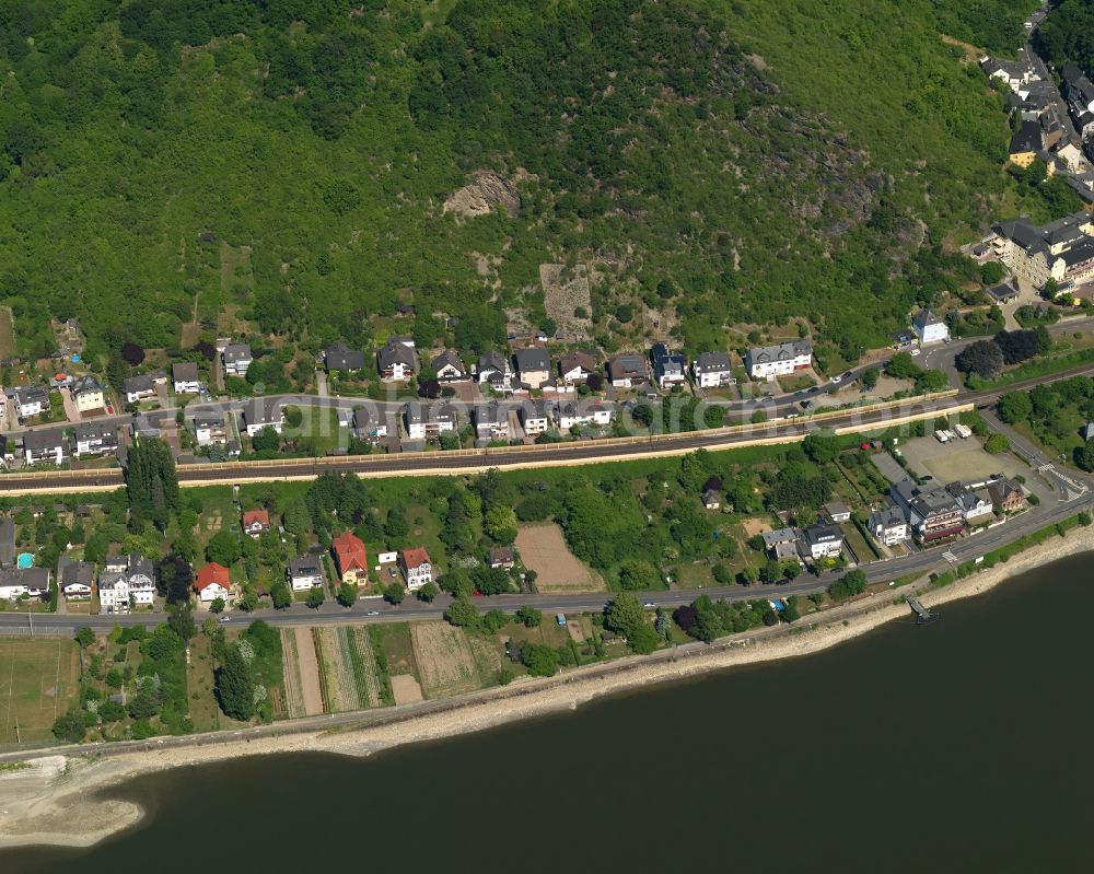 Kamp-Bornhofen from the bird's eye view: Village on the banks of the area Rhine - river course in Bad Salzig, Boppard in the state Rhineland-Palatinate