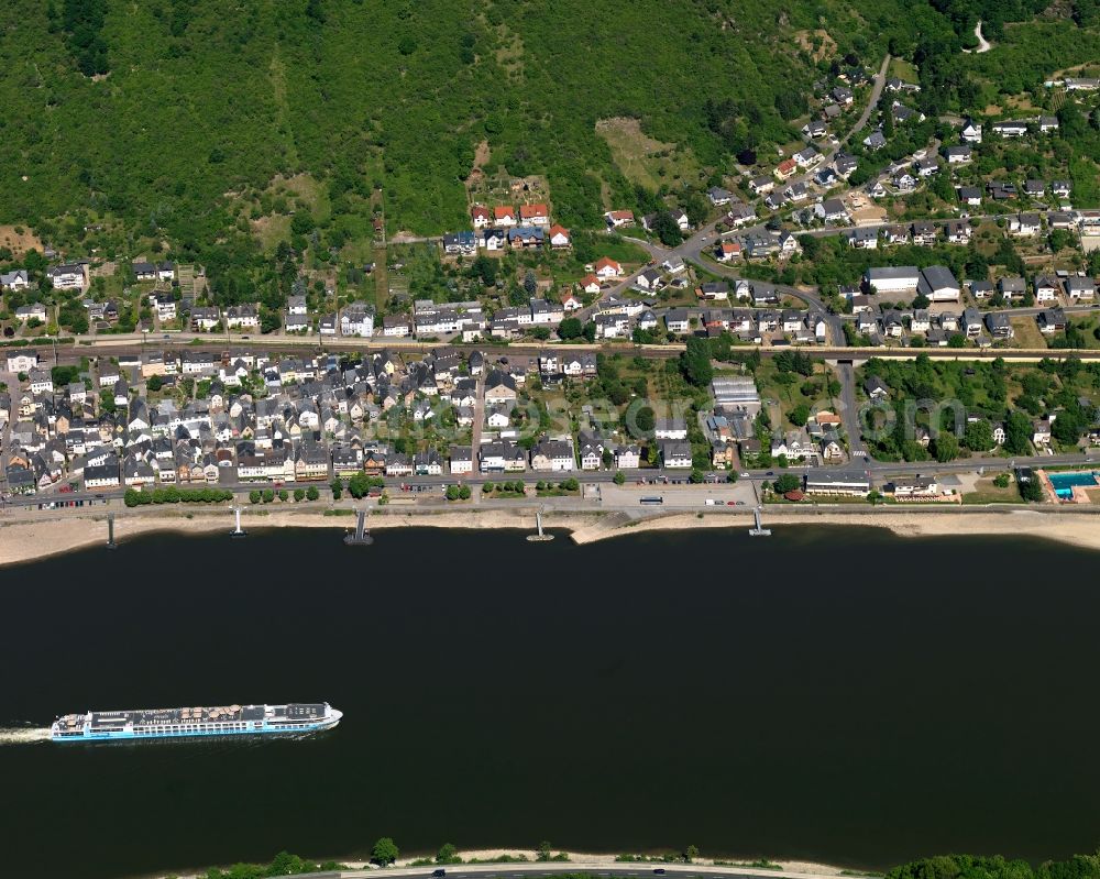 Aerial photograph Kamp-Bornhofen - Village on the banks of the area Rhine - river course in Bad Salzig, Boppard in the state Rhineland-Palatinate