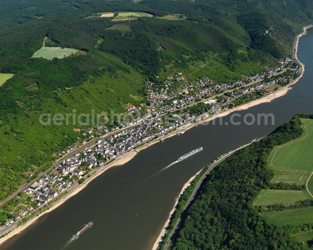 Kamp-Bornhofen from the bird's eye view: Village on the banks of the area Rhine - river course in Bad Salzig, Boppard in the state Rhineland-Palatinate