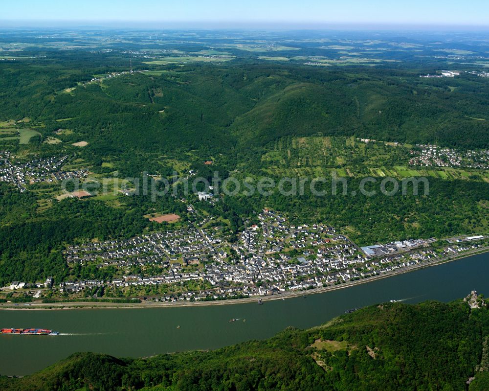 Aerial photograph Bad Salzig - Village on the banks of the area Rhine - river course in Bad Salzig in the state Rhineland-Palatinate, Germany