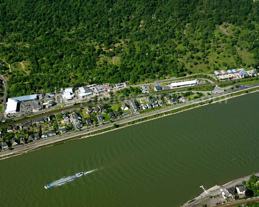 Aerial photograph Bad Salzig - Village on the banks of the area Rhine - river course in Bad Salzig in the state Rhineland-Palatinate, Germany