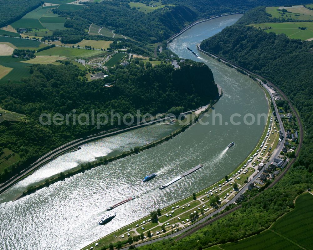 Biebernheim from the bird's eye view: Village on the banks of the area Rhine - river course in Biebernheim in the state Rhineland-Palatinate, Germany