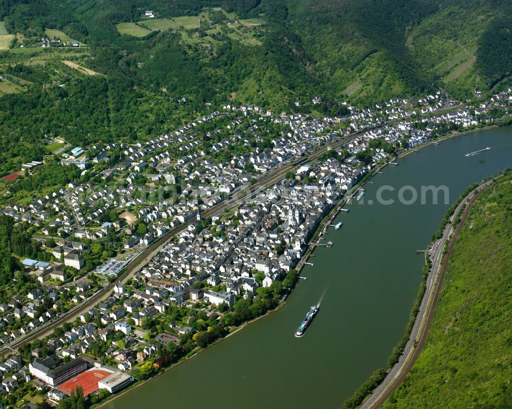 Boppard from above - Village on the banks of the area Rhine - river course in Boppard in the state Rhineland-Palatinate, Germany