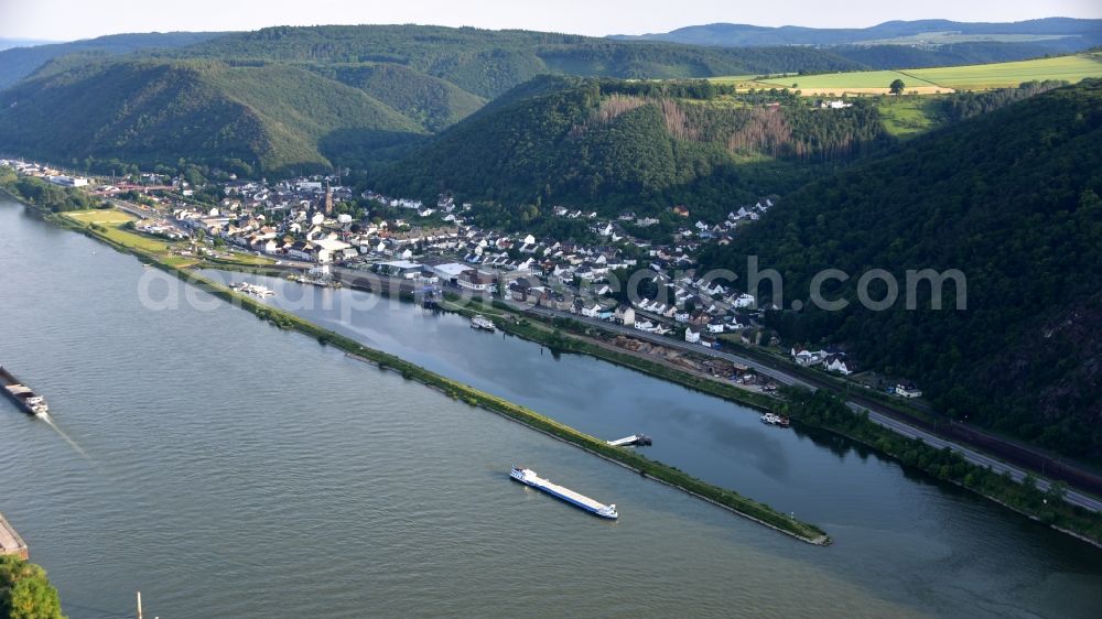 Aerial photograph Brohl-Lützing - Village on the banks of the area Rhine - river course in Brohl-Luetzing in the state Rhineland-Palatinate, Germany