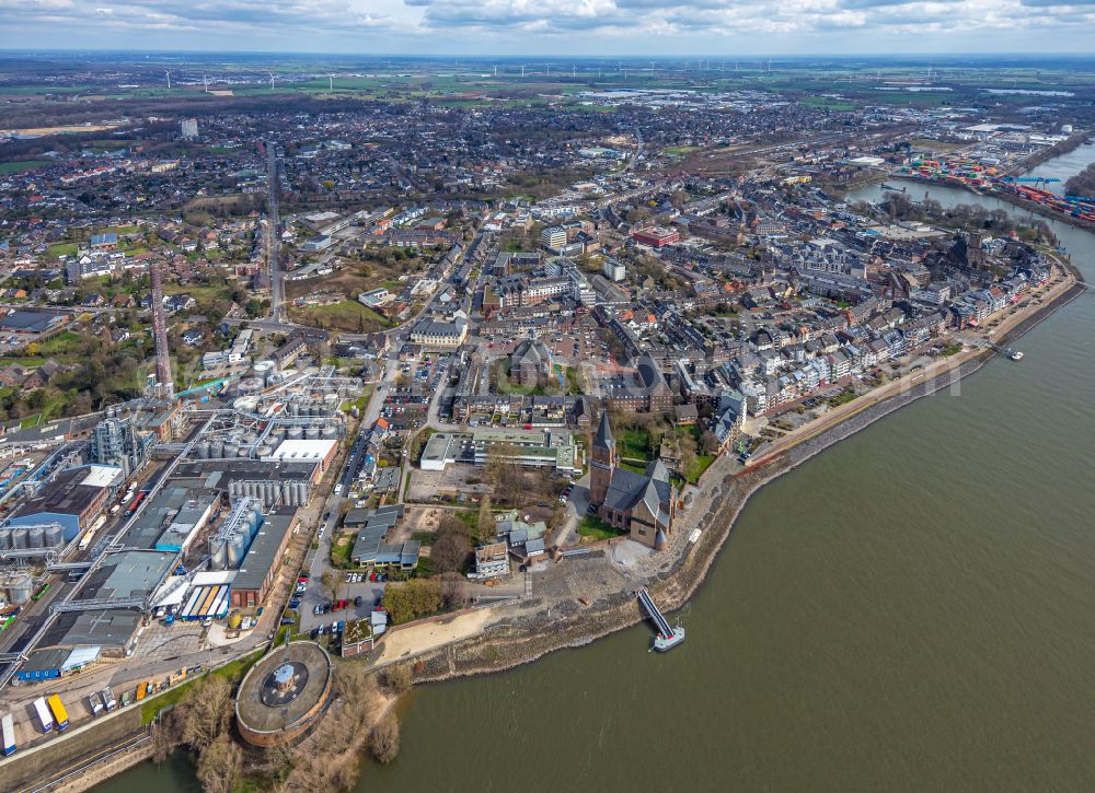 Aerial photograph Emmerich am Rhein - Village on the banks of the area Rhine - river course in Emmerich am Rhein in the state North Rhine-Westphalia, Germany